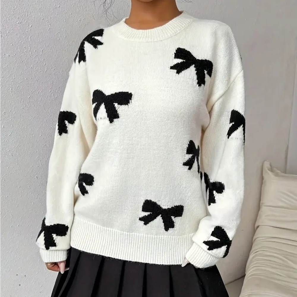 Bow Pattern Crew Neck Sweater